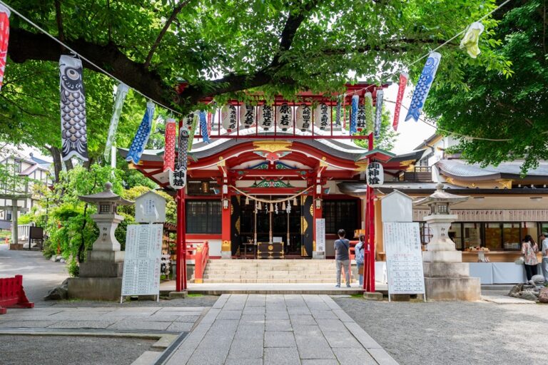 大崎の今昔を見守る鎮守の杜。居木神社と街の新旧探訪