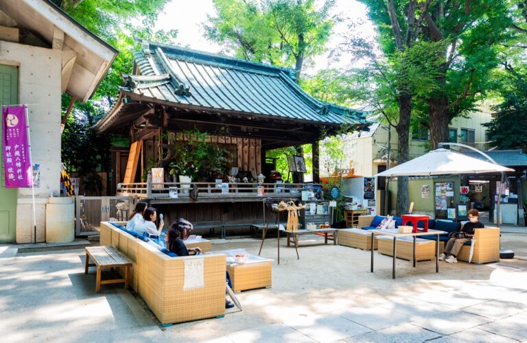 境内で木洩れ陽のチルタイム!「戸越八幡神社」で過ごすスローなひととき